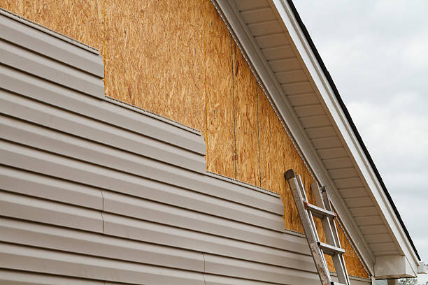 Professional Vinyl Siding technician working in Havertown, PA